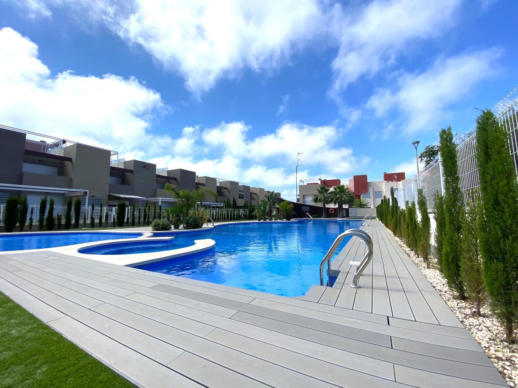 Magnifico Apartamento De Planta Alta La Isla Torrevieja Extérieur photo