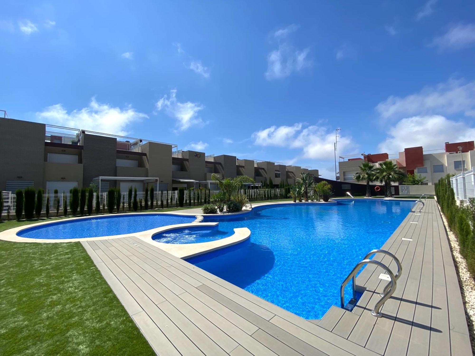 Magnifico Apartamento De Planta Alta La Isla Torrevieja Extérieur photo