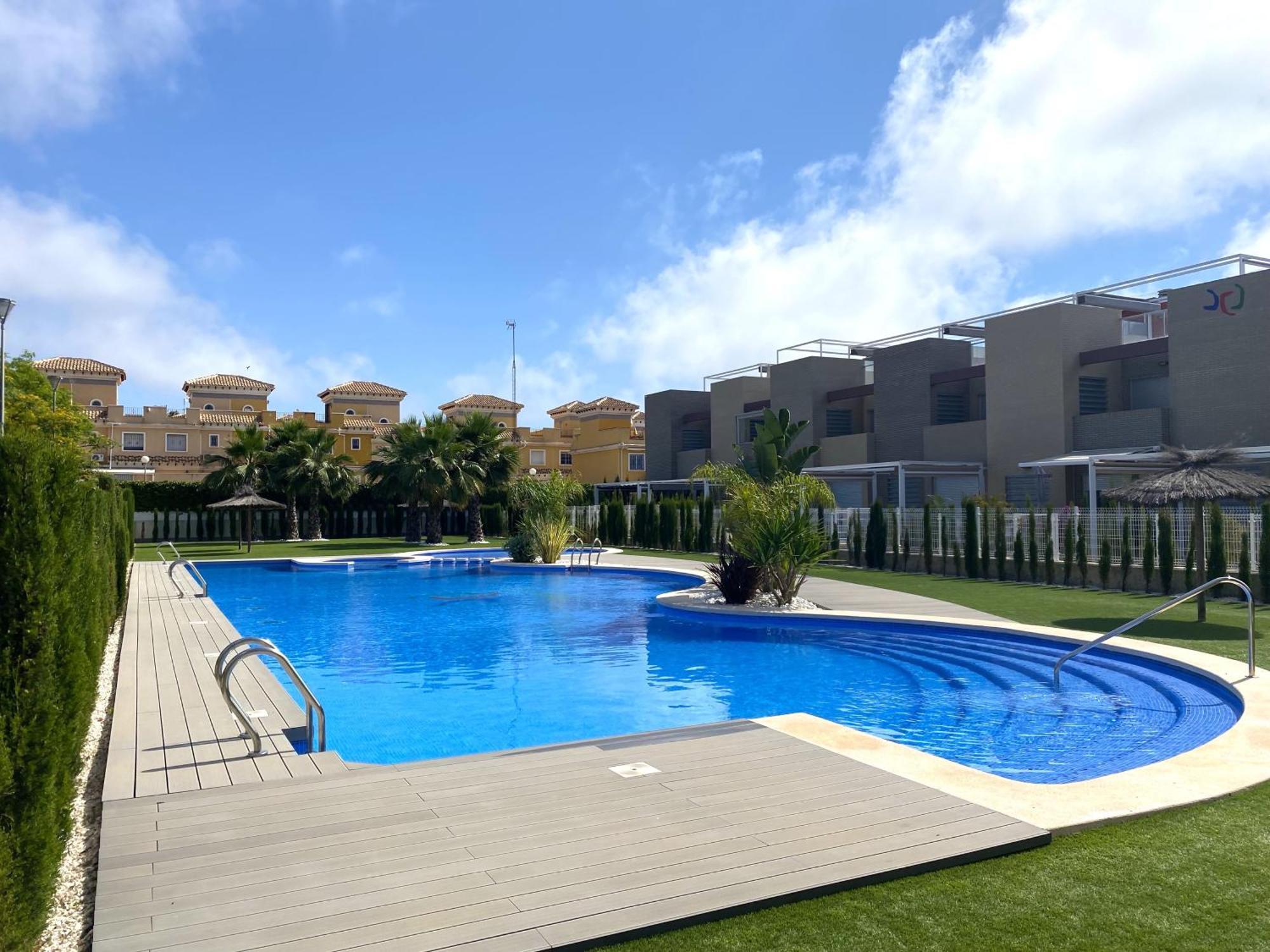 Magnifico Apartamento De Planta Alta La Isla Torrevieja Extérieur photo
